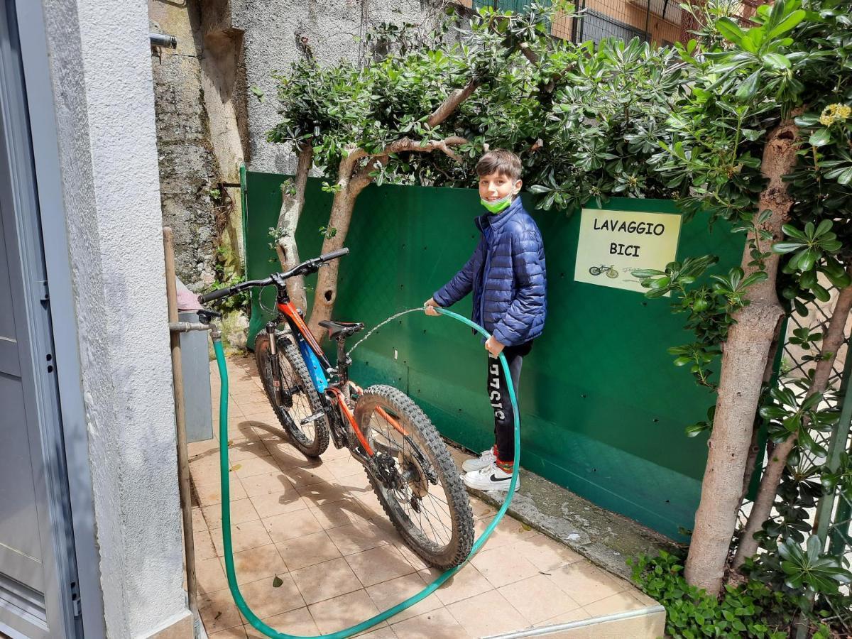 Casa Romeo Appartamento Con Posto Auto Finale Ligure Extérieur photo