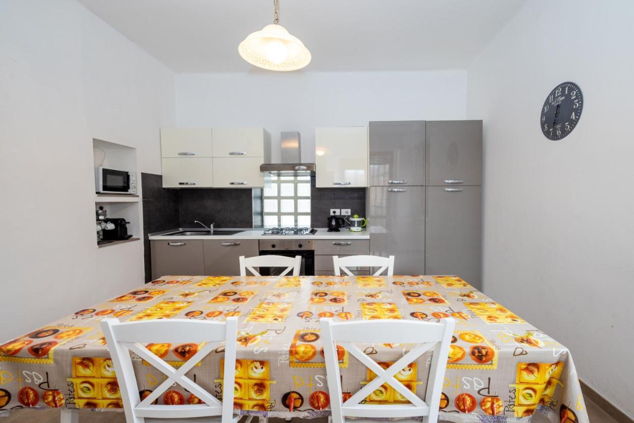 Casa Romeo Appartamento Con Posto Auto Finale Ligure Extérieur photo